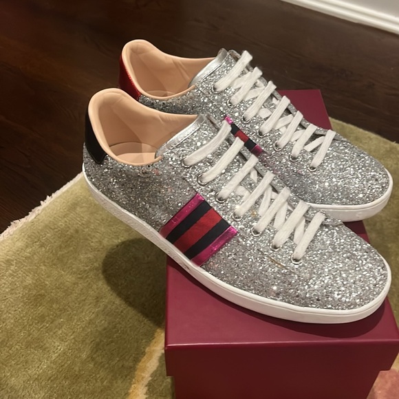 Gucci Sneakers size 39 Excellent Condition - Picture 2 of 3